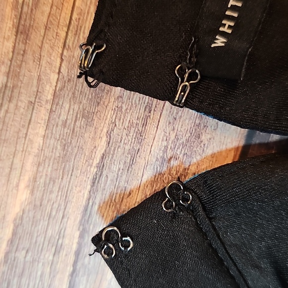 NEW WHBM WHITE HOUSE BLACK MARKET BLACK FLORAL FITTED HALTER TOP - Picture 12 of 16